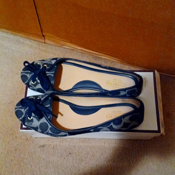 Coach Josie Flat - Picture 3 of 4